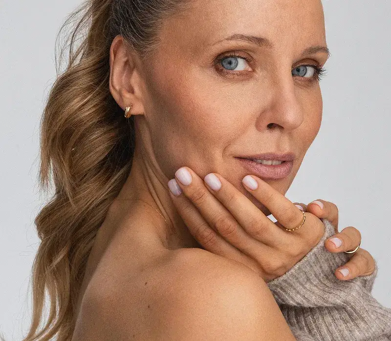 Czy kolczyki z mosiądzu uczulają? Objawy i bezpieczne alternatywy
