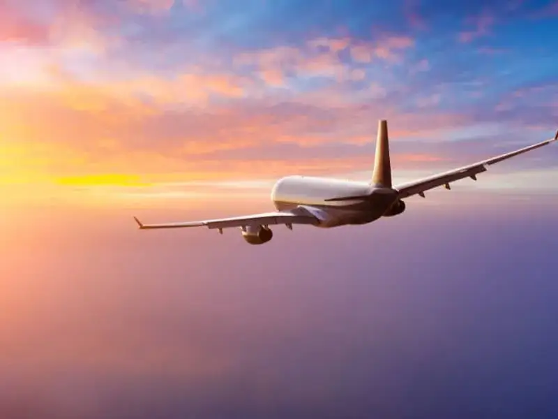 Ile trwa lot z Warszawy do Lizbony? Czas przelotu, który zaskoczy