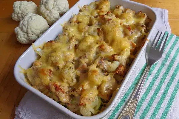 Jak zrobić idealną zapiekankę z kalafiorem, kurczakiem i makaronem?