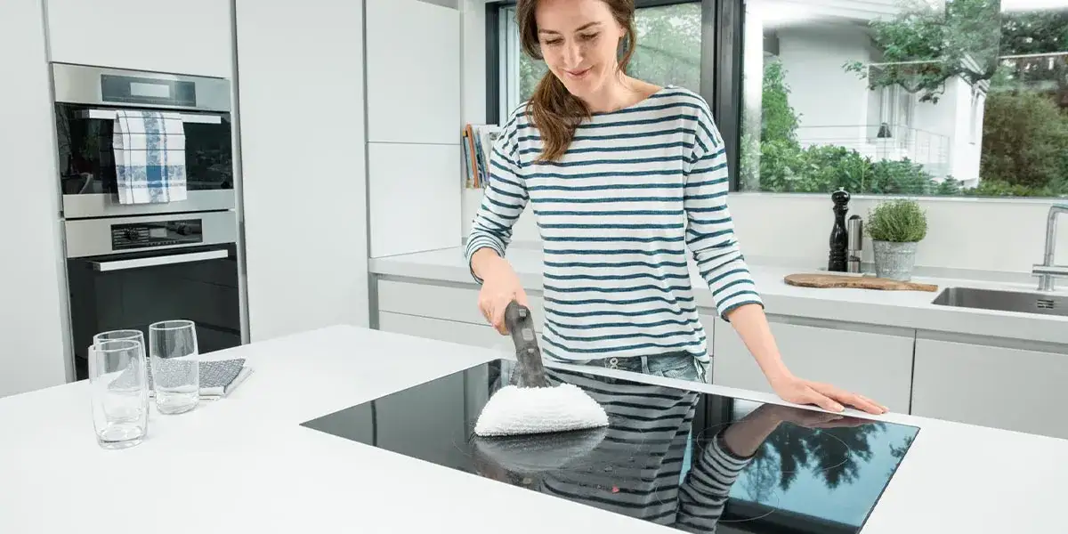 Jak skutecznie myć kuchnię indukcyjną? Sprawdzone metody i porady