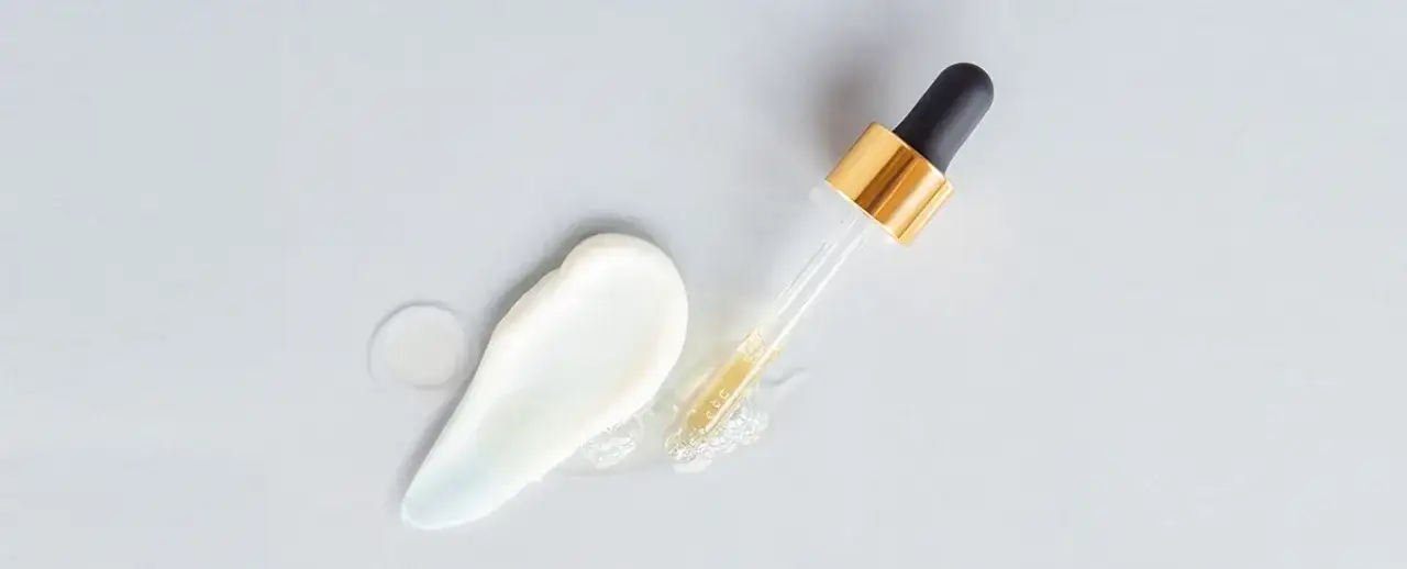 Czym się różni serum od kremu? Kluczowe różnice, które musisz znać