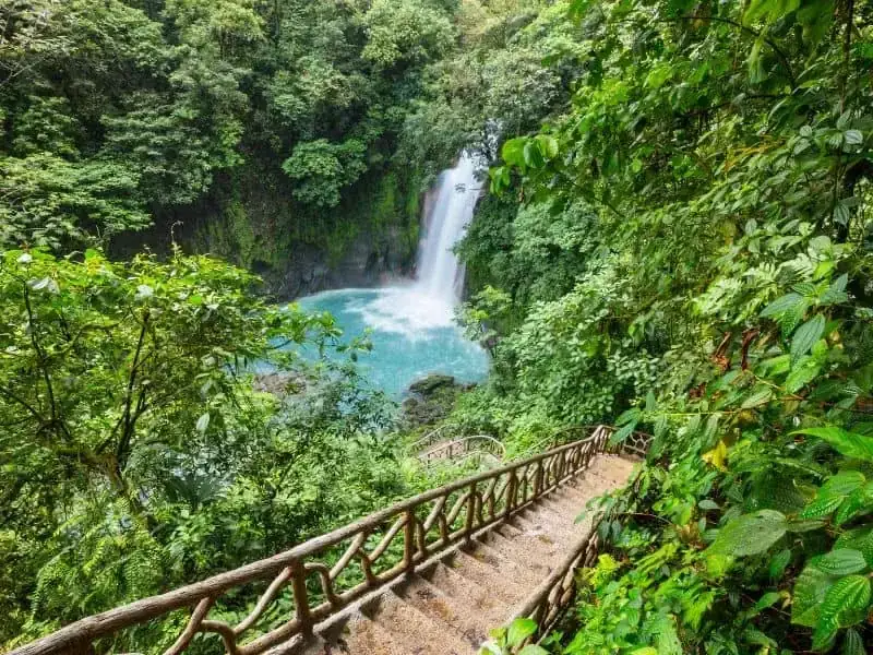 Kostaryka czy jest bezpiecznie? Odkryj zagrożenia i porady dla turystów