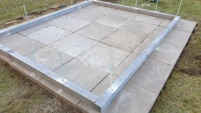 Fundament pod domek narzędziowy: Zbuduj solidnie, uniknij błędów!