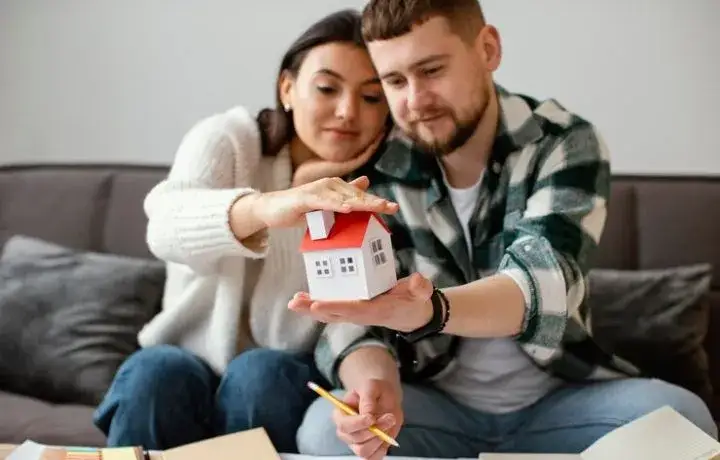 Jak ubezpieczyć mieszkanie w bloku, aby uniknąć wysokich kosztów?