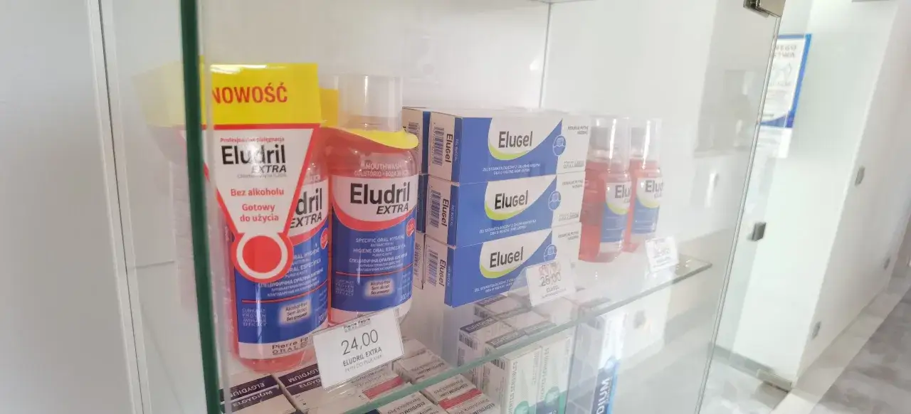 Płyn do płukania ust: alkohol czy 0%? Stomatolog radzi