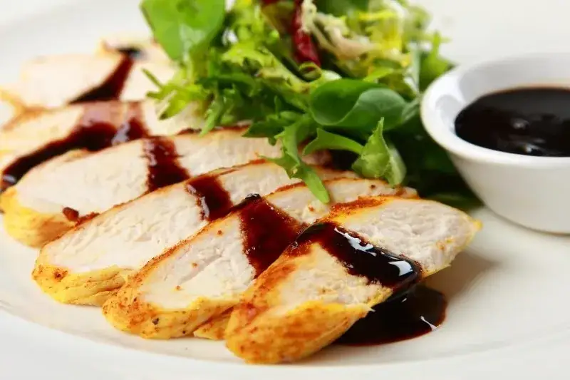 Jak zrobić sos balsamiczny do sałatek w 5 minut – prosty przepis