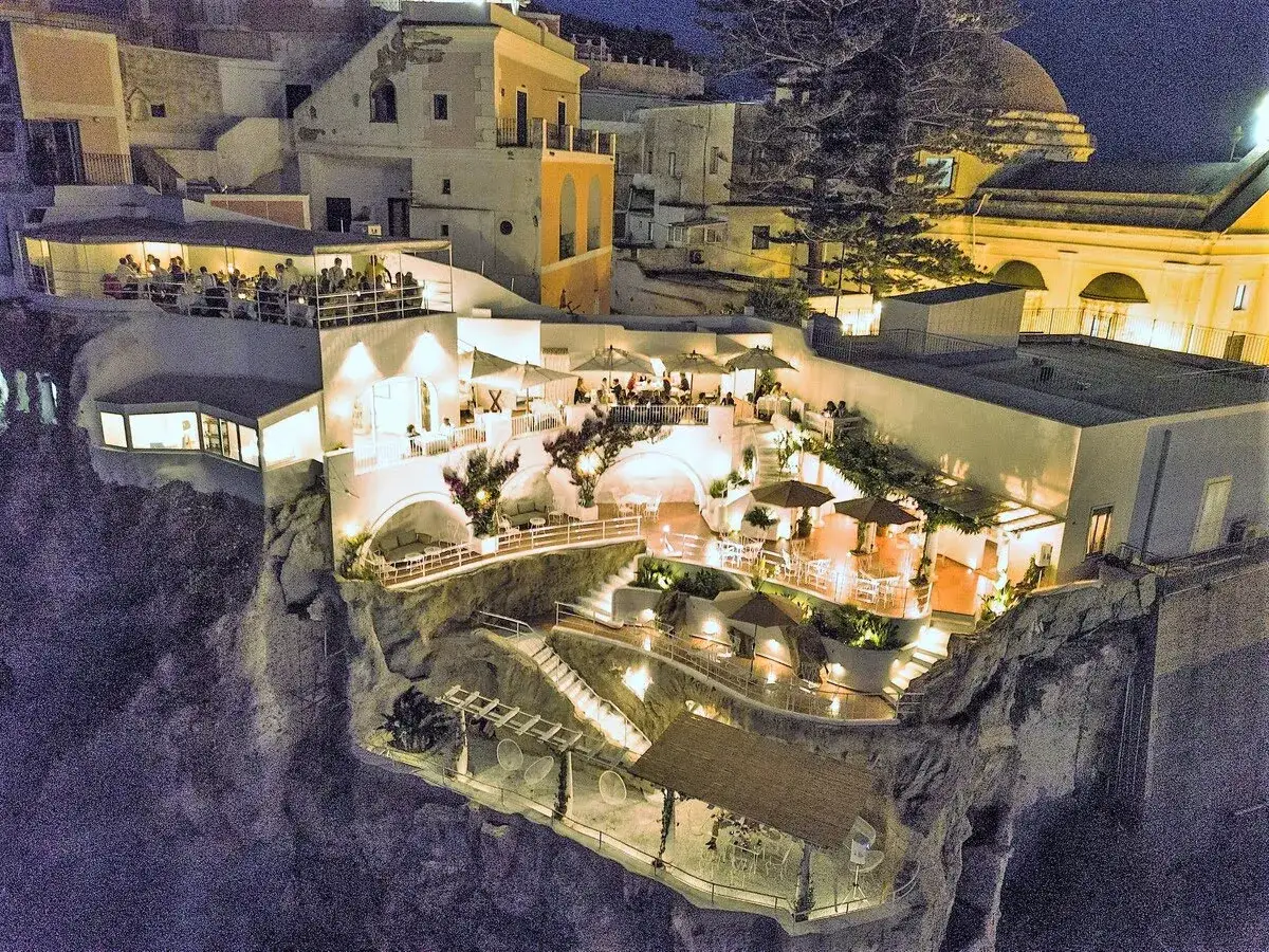 Acqua Pazza: Ricetta, Origini e il Ristorante Stellato di Ponza