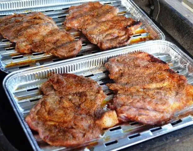 Grill karczek: 5 sekretów soczystego mięsa prosto z rusztu