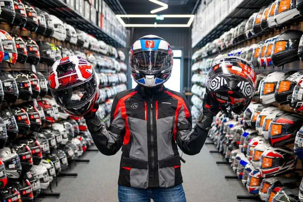 Jak zapiąć kask motocyklowy, aby zapewnić maksymalne bezpieczeństwo