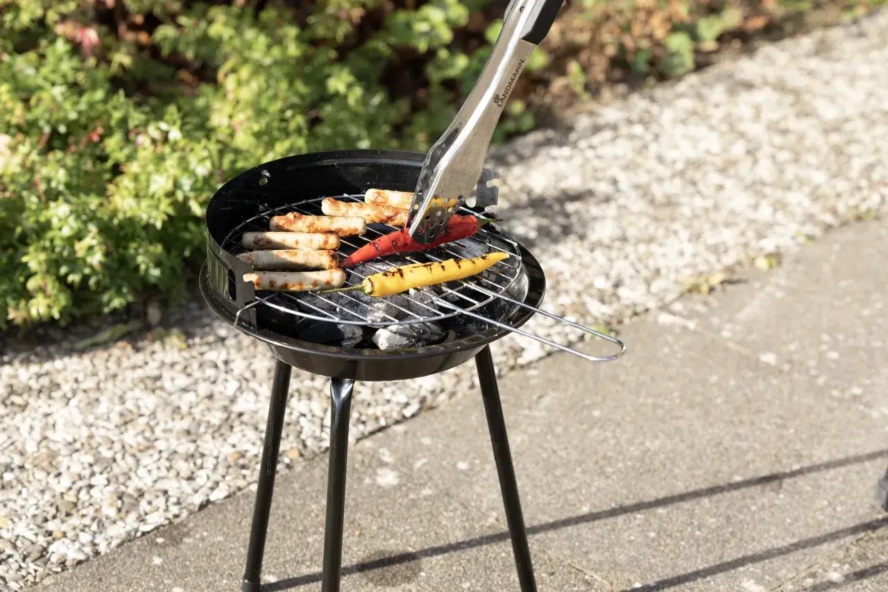 Grill węglowy: Wybierz idealny model i ciesz się smakiem na lata!