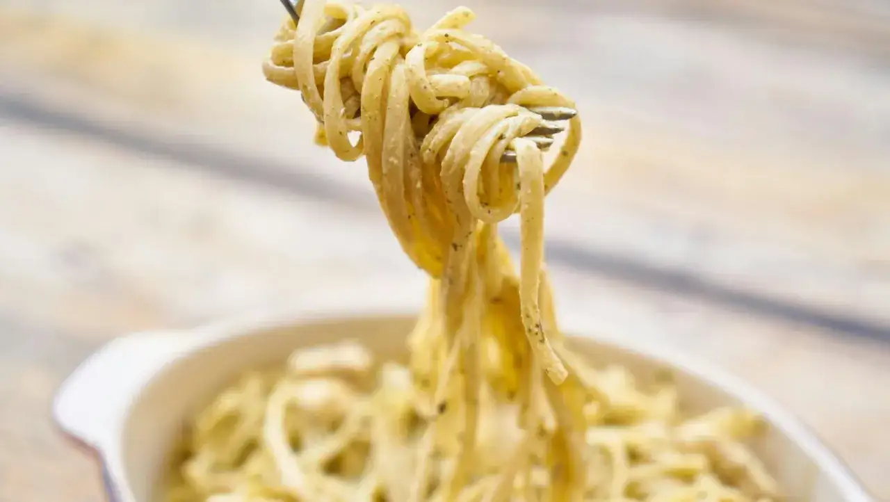 Carbonara perfecta: 5 ingredientes, sin nata y cremosa. ¿Te atreves?
