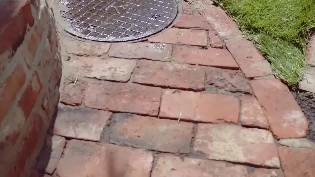 Jak zrobić chodnik ze starej cegły - proste kroki i cenne wskazówki