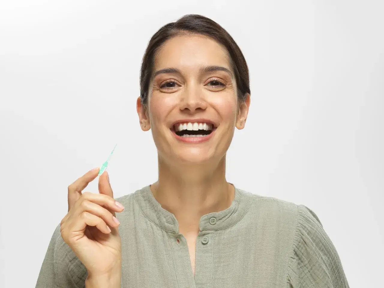 Jak czyścić przestrzenie międzyzębowe, by uniknąć problemów z dziąsłami