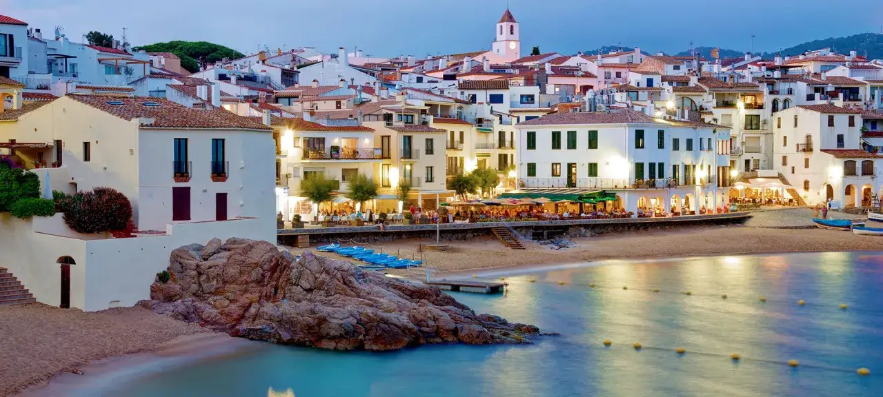 Nad jakim morzem leży Hiszpania? Odkryj jej piękne wybrzeża