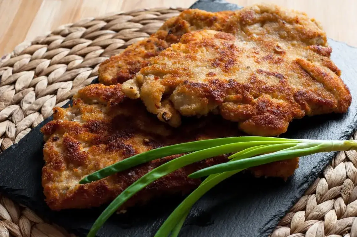 Jak smażyć kotlety z kurczaka, by były soczyste i złociste