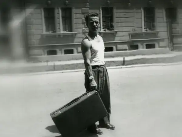 Kiedy wynaleziono walizkę na kółkach? Historia, która zmieniła podróże