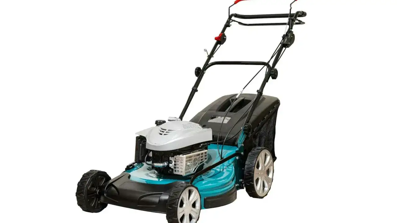 Szukasz idealnej kosiarki spalinowej do 1500 zł? Oto model z silnikiem, koszem i dużymi kołami, gotowy do pracy w Twoim ogrodzie.