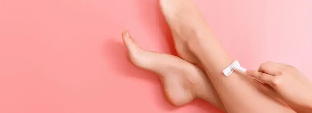 Koniec z podrażnieniami po goleniu nóg! Jak mieć gładką skórę?