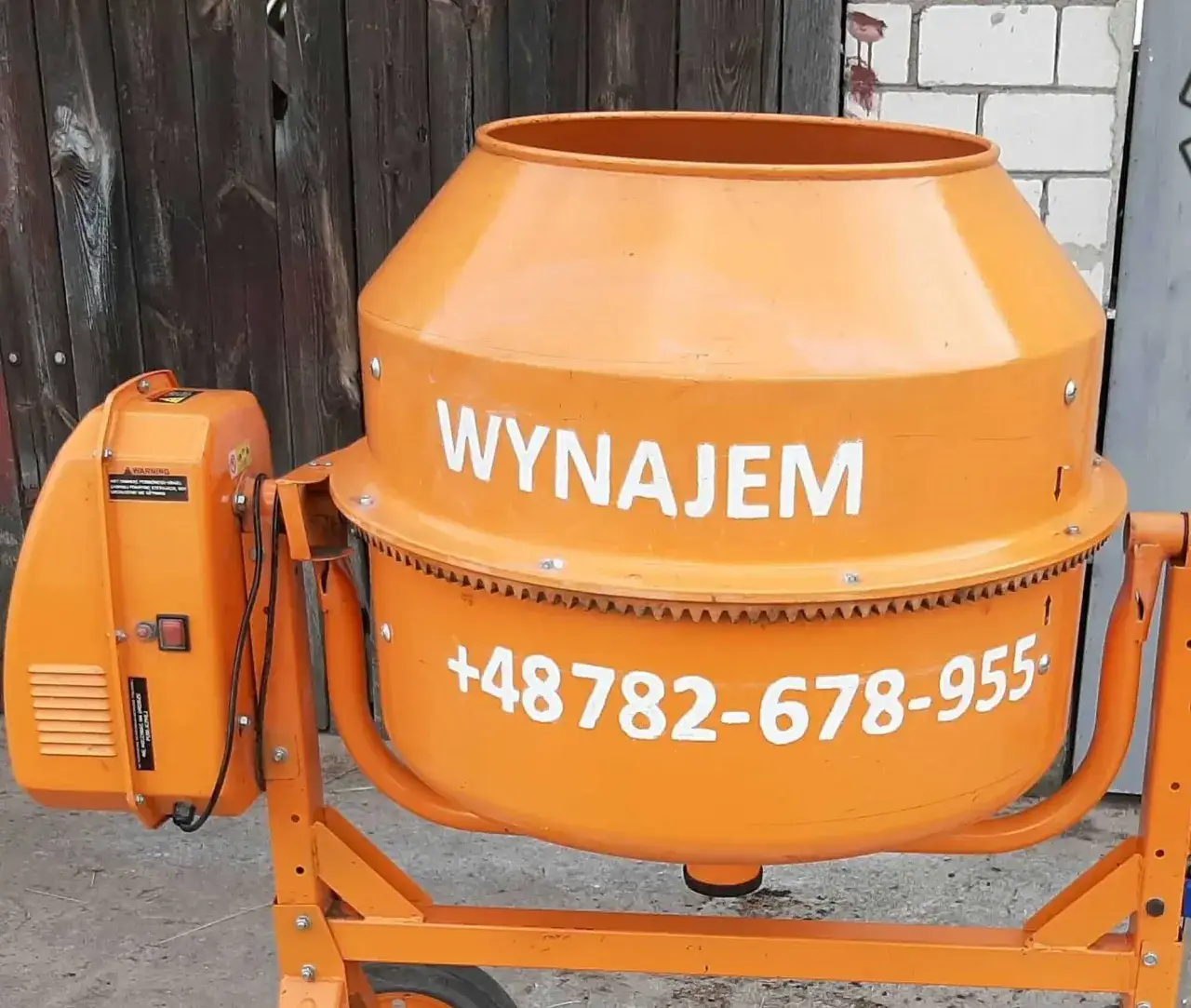 Ile kosztuje wypożyczenie betoniarki? Sprawdź ceny i oszczędzaj