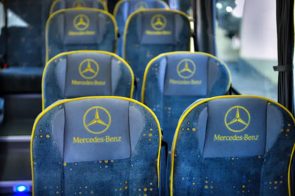 Contbus Warszawa: Gdzie znajdziesz swój autobus na Dworcu Zachodnim?