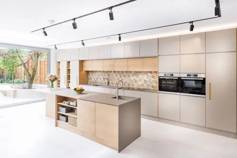 Ile naprawdę kosztują meble kuchenne? Sprawdź, jak nie przepłacić!