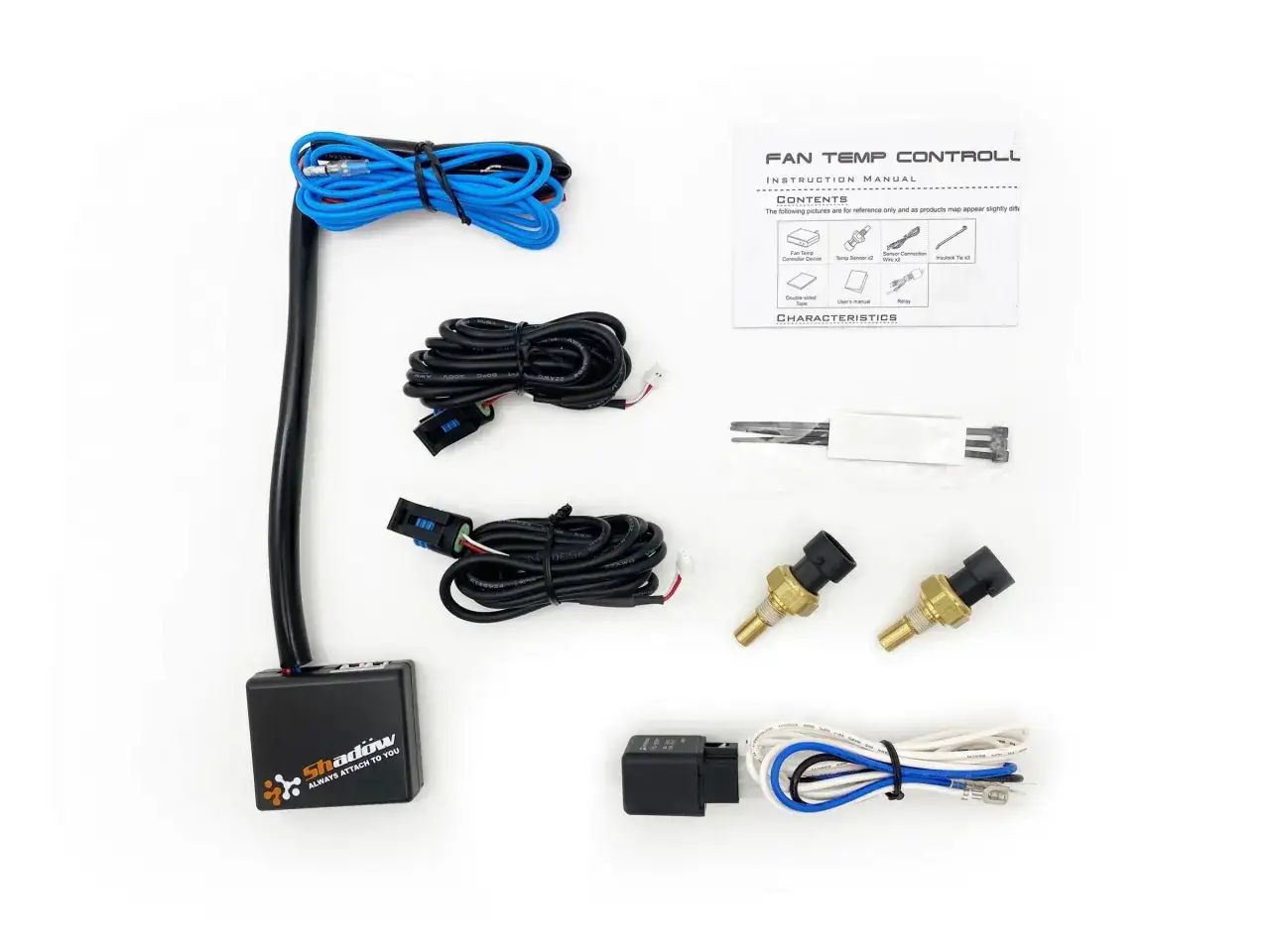 Zestaw do sterowania wentylatorem: moduł, dwa czujniki temperatury, przekaźnik i przewody.