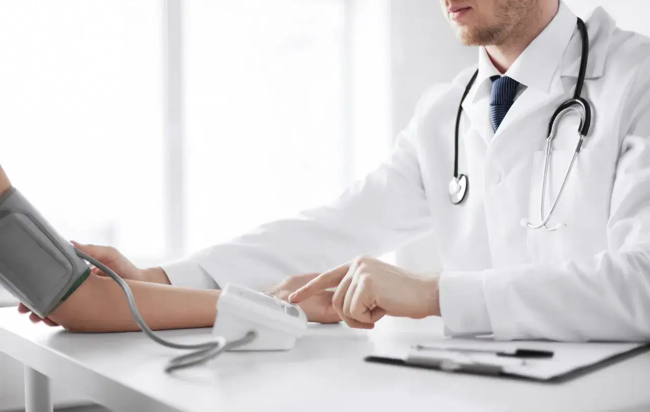 Jaki puls jest niebezpieczny? Objawy i zagrożenia dla zdrowia