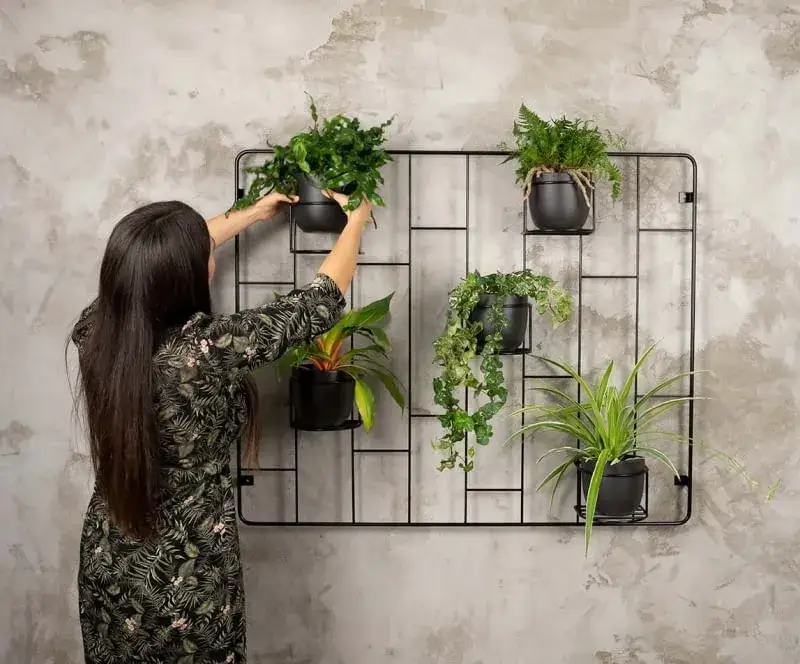 Kwietnik do salonu: Jak wybrać idealny do stylu i roślin?