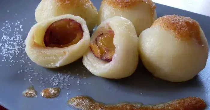 Knedle ze śliwkami z mąki gryczanej