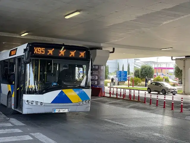 Jak dojechać z lotniska Ateny do centrum - najlepsze opcje transportu