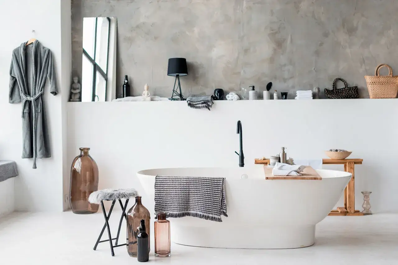 Jakie ozdoby do łazienki wybrać, by uniknąć zniszczeń i nudnych wnętrz?