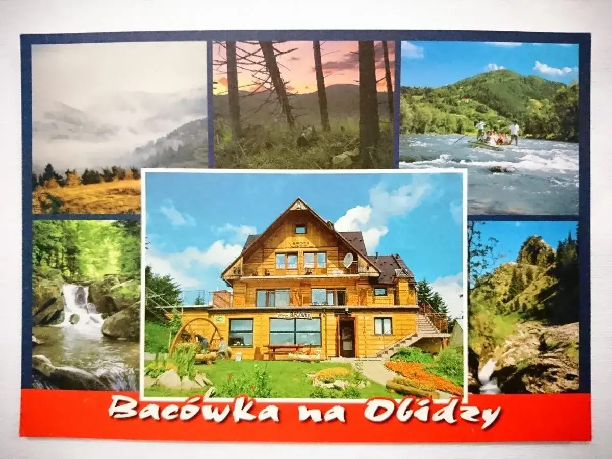 Widok na bacówkę Królowej Jadwigi, otoczoną górami, lasami i rwącą rzeką.