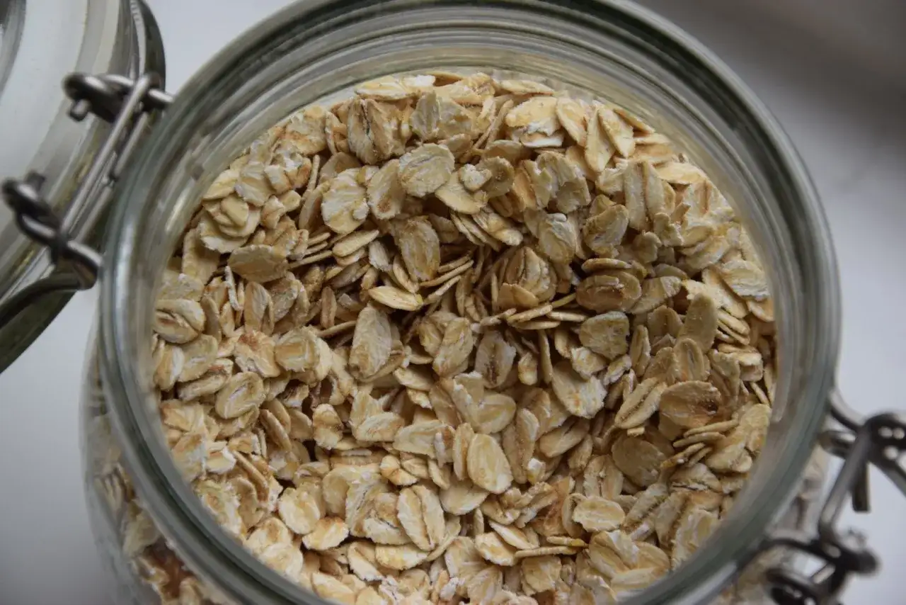 Ile kalorii ma łyżka płatków owsianych? Zaskakujące fakty o ich wartości