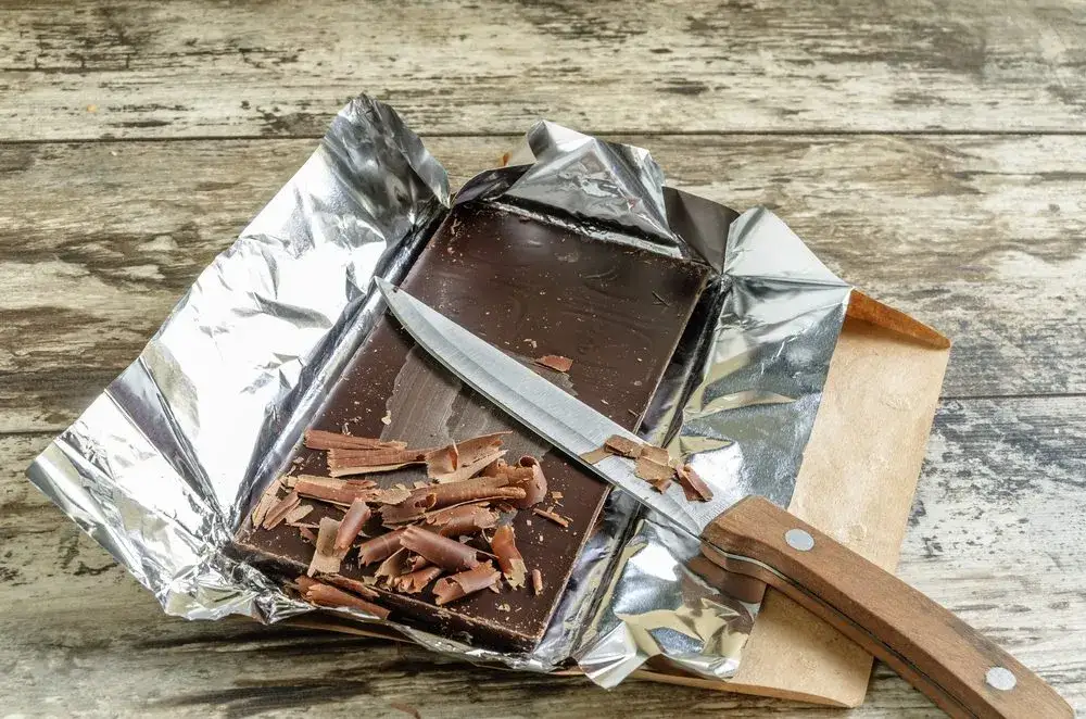 Proste sposoby na wiórki czekoladowe na tort, które zaskoczą gości