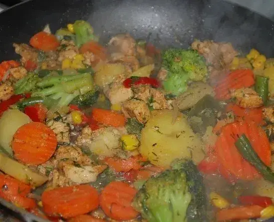 Warzywa na patelni: przepis i smaczne danie z warzywami