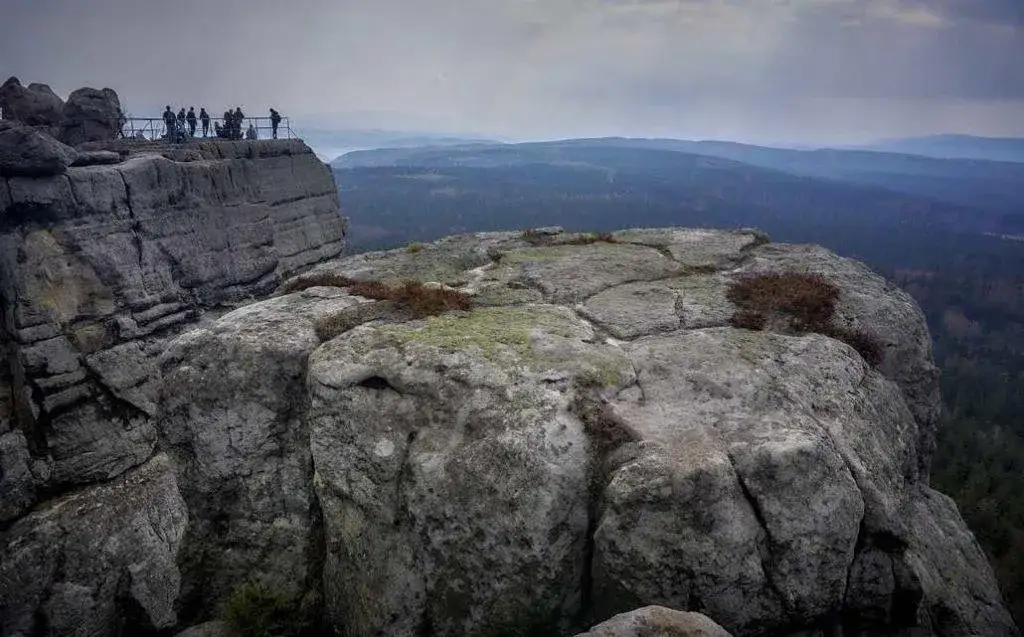 Góry Stołowe: Gdzie spać? Wybierz idealną bazę wypadową!