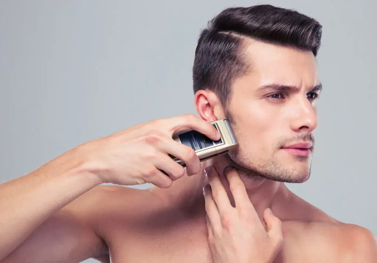 Golenie na mokro golarką elektryczną: czy warto? Poradnik eksperta