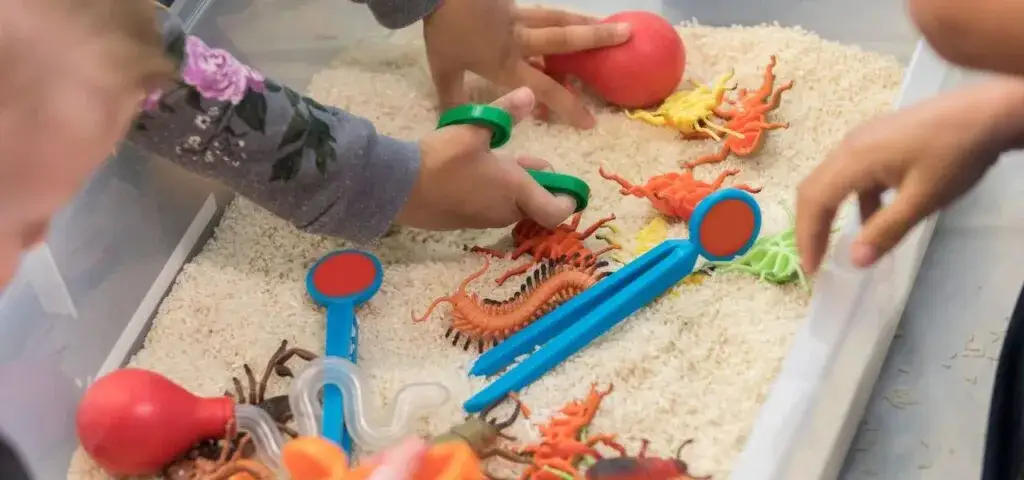 Zaburzenia czucia głębokiego u dziecka objawy i jak je rozpoznać