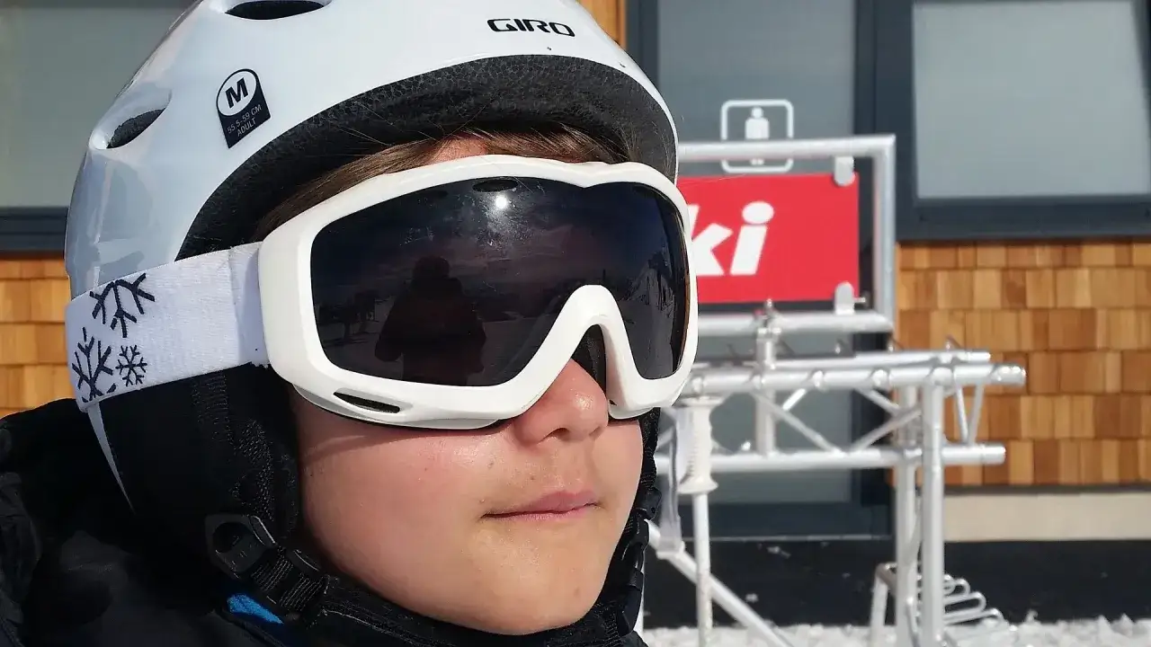 Kask na narty dla dzieci: wybierz idealny i chroń swoje dziecko!