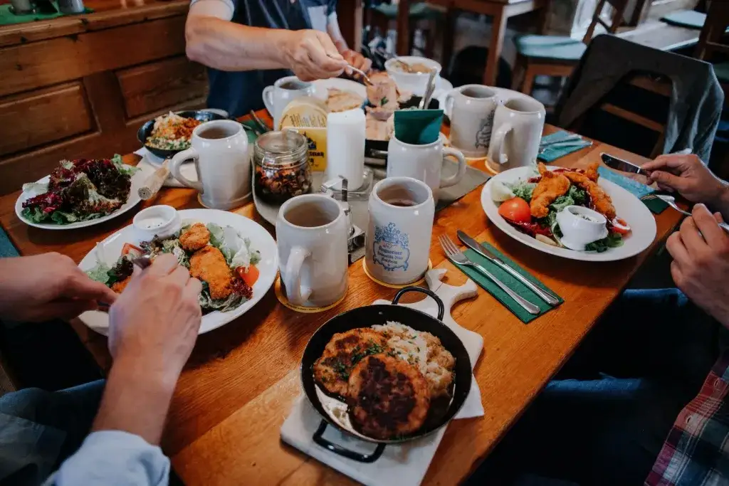 Gdzie zjeść w Nowej Rudzie? Odkryj najlepsze lokale gastronomiczne
