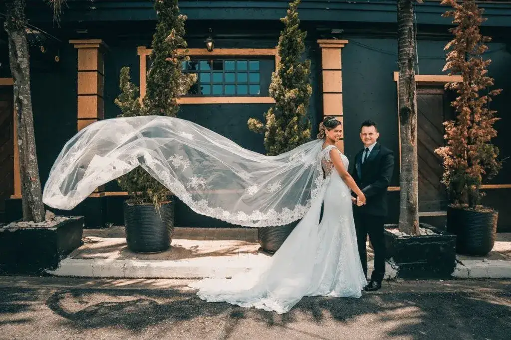 Jaki welon do sukni z trenem? Kluczowe porady na wielki dzień