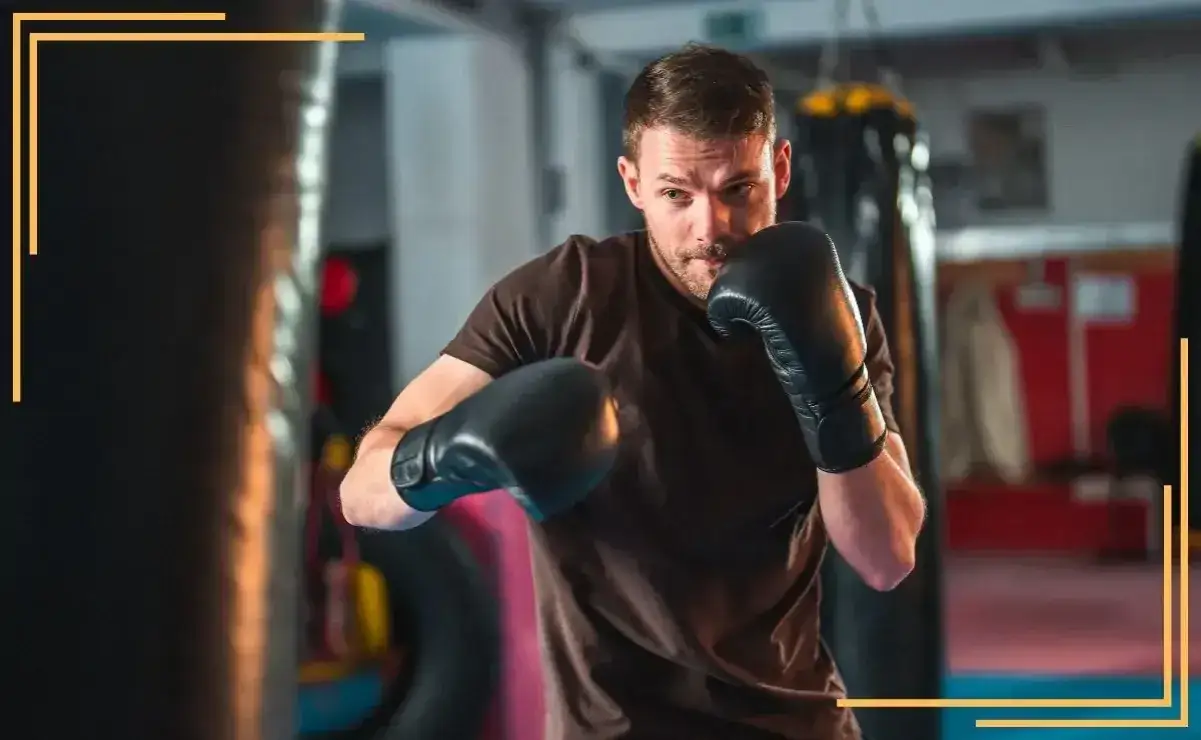 Siłownia czy sztuki walki: co lepsze dla Twojej sylwetki i zdrowia?