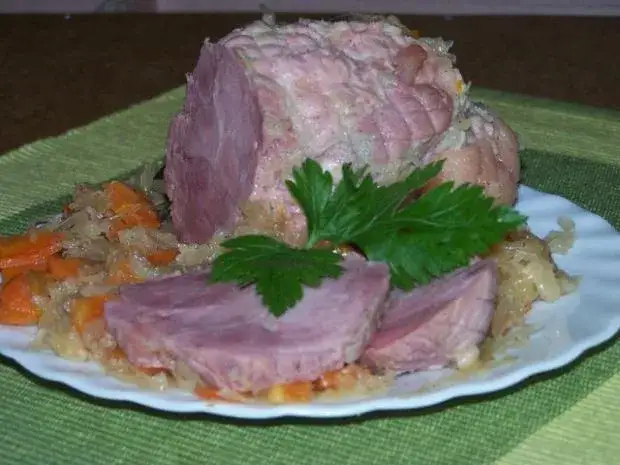 Jak długo gotować golonkę w siatce, aby była idealnie miękka?