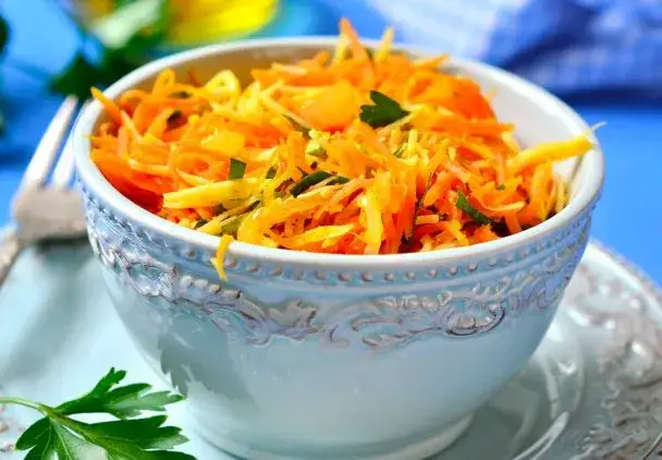 Surówka z marchewki jak z restauracji - idealny przepis na smakowitość