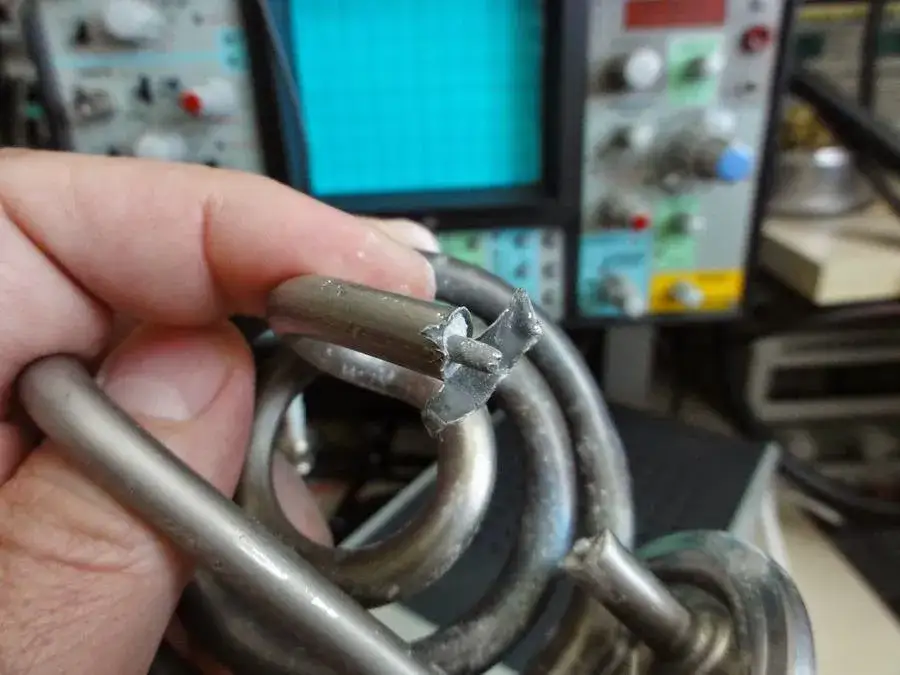 Jak sprawdzić czy grzałka w bojlerze jest spalona i uniknąć kosztów naprawy