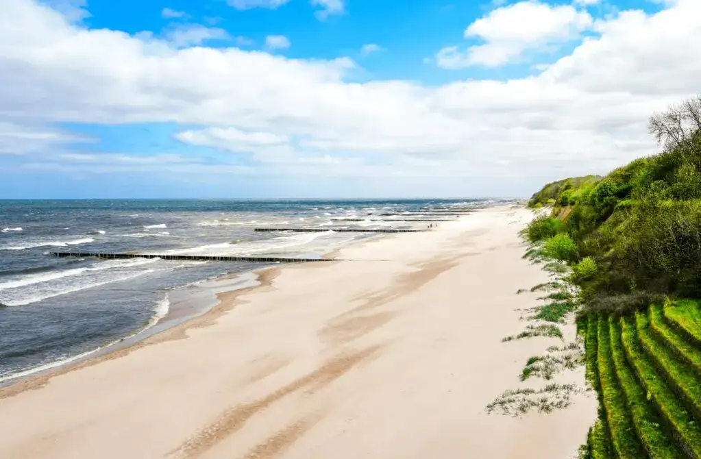 Gdzie najczystsza woda nad Bałtykiem? Plaże z Błękitną Flagą!