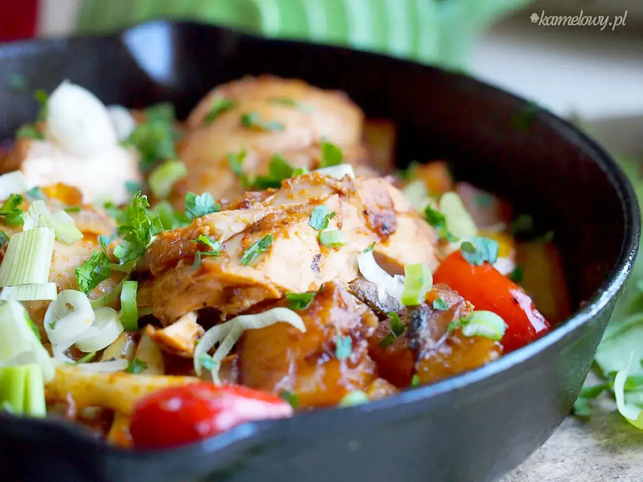 Pyszne dania z resztek pieczonego kurczaka: zero waste w kuchni