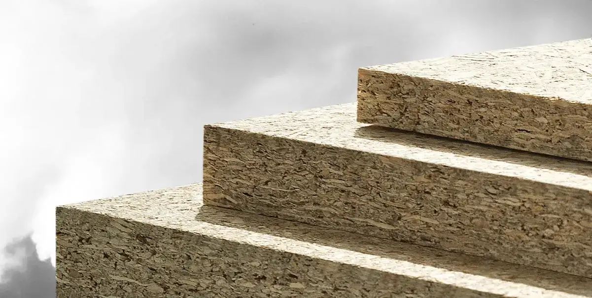 Czy płyta OSB jest paroprzepuszczalna? Poznaj jej właściwości i ryzyko