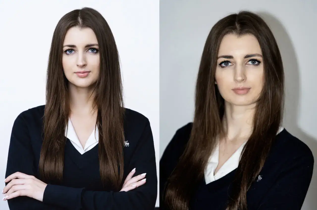 Dwie fotografie młodej kobiety w czarnym swetrze i białej koszuli, z rękami skrzyżowanymi na piersi.