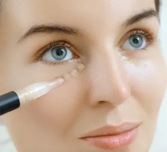 Jak nakładać korektor? Sekret nieskazitelnego makijażu.